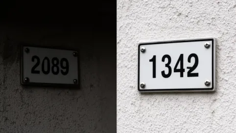 Jak zamontować numer domu na elewacji